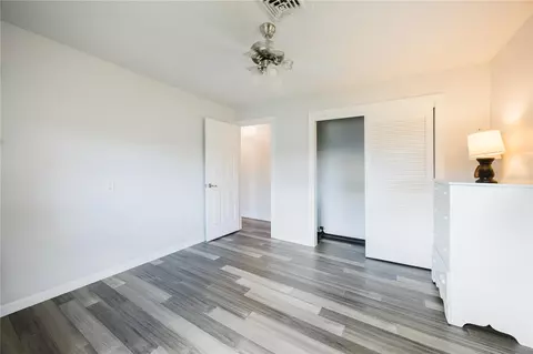Bedroom - 625 E Baffin Dr, Venice, FL 34293 photo 6 of 6