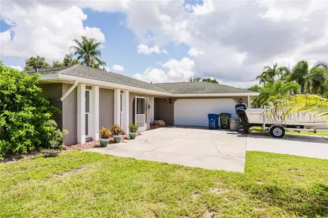 Exterior - 625 E Baffin Dr, Venice, FL 34293 photo 8 of 9