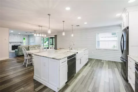 Kitchen - 625 E Baffin Dr, Venice, FL 34293 photo 2 of 5
