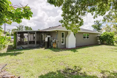 Exterior - 625 E Baffin Dr, Venice, FL 34293 photo 7 of 9