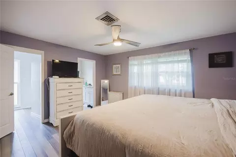 Bedroom - 625 E Baffin Dr, Venice, FL 34293 photo 2 of 6