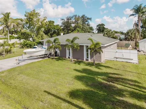 Exterior - 625 E Baffin Dr, Venice, FL 34293 photo 9 of 9