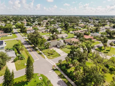 View/Area - 625 E Baffin Dr, Venice, FL 34293 photo 5 of 17