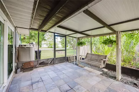 Exterior - 625 E Baffin Dr, Venice, FL 34293 photo 4 of 9