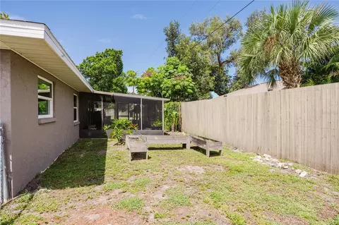 Exterior - 625 E Baffin Dr, Venice, FL 34293 photo 6 of 9