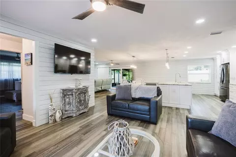 Living - 625 E Baffin Dr, Venice, FL 34293 photo 3 of 4