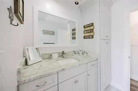 Bath - 625 E Baffin Dr, Venice, FL 34293 photo 3 of 3