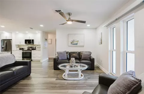 Living - 625 E Baffin Dr, Venice, FL 34293 photo 2 of 4