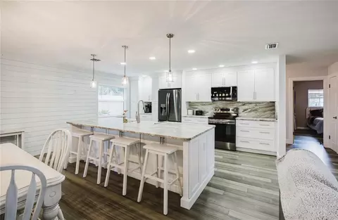 Kitchen - 625 E Baffin Dr, Venice, FL 34293 photo 4 of 5