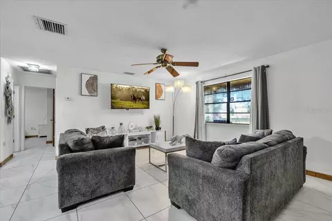 Living - 4875 SE Apache Dr, Arcadia, FL 34266 photo 3 of 5