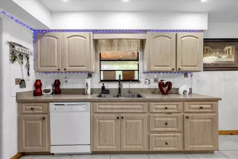 Kitchen - 4875 SE Apache Dr, Arcadia, FL 34266 photo 6 of 6