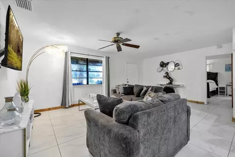 Living - 4875 SE Apache Dr, Arcadia, FL 34266 photo 4 of 5