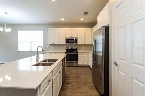 Kitchen - 3188 Bethpage Loop, Mount Dora, FL 32757 photo 2 of 2