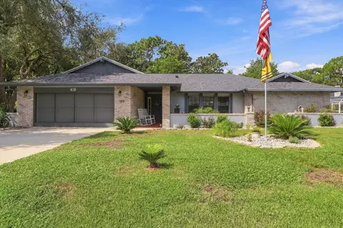 69 Pine St, Homosassa, FL 34446