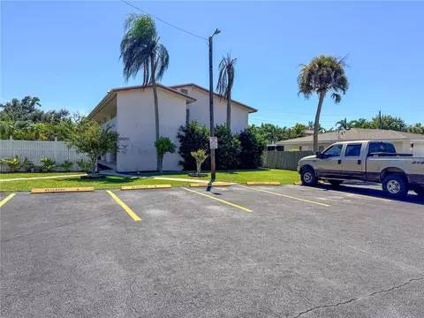 2920 Clark Rd #204, Sarasota, FL 34231