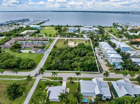 925 W Marion Ave, Punta Gorda, FL 33950