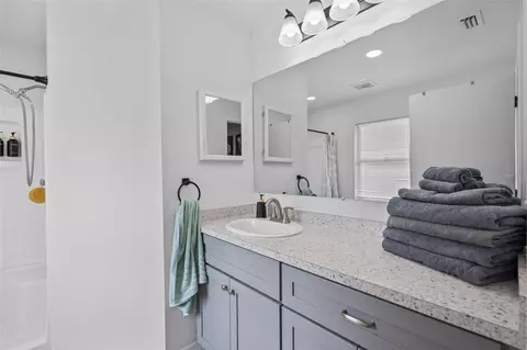 Bath - 11105 3rd Ave E, Bradenton, FL 34212 photo 2 of 4