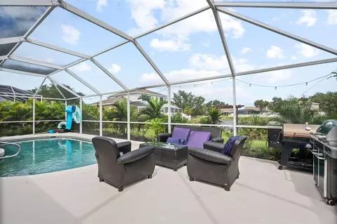 Exterior - 11105 3rd Ave E, Bradenton, FL 34212 photo 6 of 8