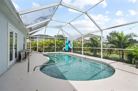 Exterior - 11105 3rd Ave E, Bradenton, FL 34212 photo 5 of 8