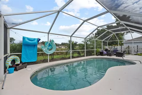 Exterior - 11105 3rd Ave E, Bradenton, FL 34212 photo 4 of 8