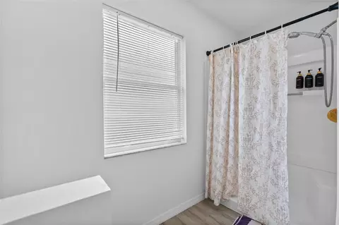 Bath - 11105 3rd Ave E, Bradenton, FL 34212 photo 3 of 4