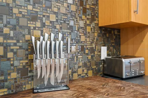 Kitchen - 4616 Ackerly Way, Brandon, FL 33511 photo 7 of 8