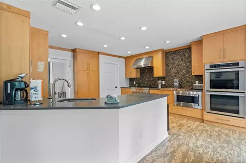 Kitchen - 4616 Ackerly Way, Brandon, FL 33511 photo 5 of 8