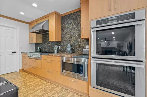 Kitchen - 4616 Ackerly Way, Brandon, FL 33511 photo 1 of 8
