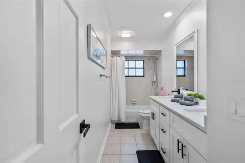 Bath - 4616 Ackerly Way, Brandon, FL 33511 photo 1 of 14