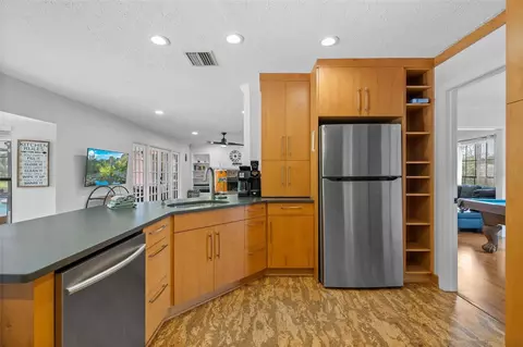 Kitchen - 4616 Ackerly Way, Brandon, FL 33511 photo 3 of 8