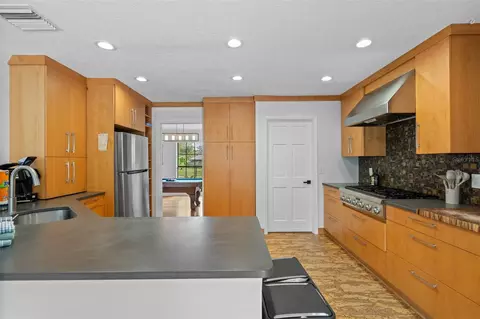 Kitchen - 4616 Ackerly Way, Brandon, FL 33511 photo 4 of 8