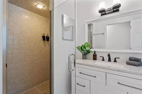 Bath - 4616 Ackerly Way, Brandon, FL 33511 photo 5 of 14