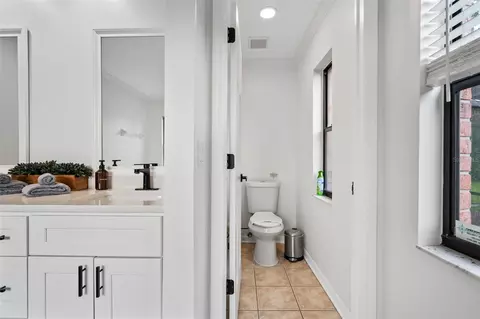 Bath - 4616 Ackerly Way, Brandon, FL 33511 photo 12 of 14