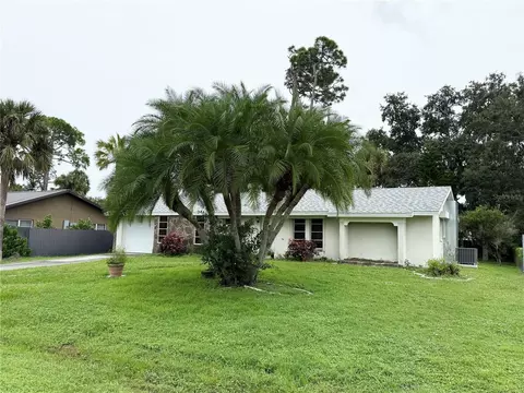 2274 Lakeshore Cir, Port Charlotte, FL 33952