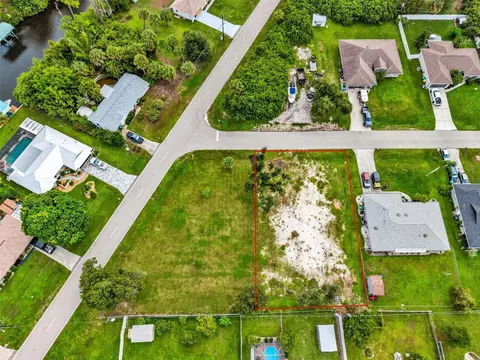 2425 Woodyglen St, Port Charlotte, FL 33948