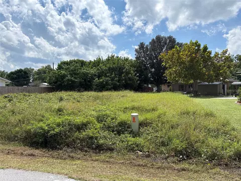 567 Lakehurst Ave NW, Port Charlotte, FL 33952