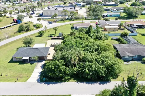 581 Spruce St NW, Port Charlotte, FL 33952