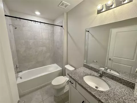 Bath - 8308 Reefbay Cv, Parrish, FL 34219 photo 2 of 3