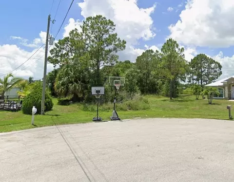 5770 NW Jigsaw Ln, Port Saint Lucie, FL 34986