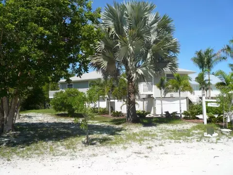 321 Bocilla Dr, Placida, FL 33946 photo 1