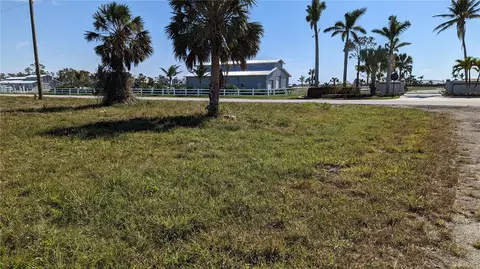 2 Camellia Ct, Placida, FL 33946