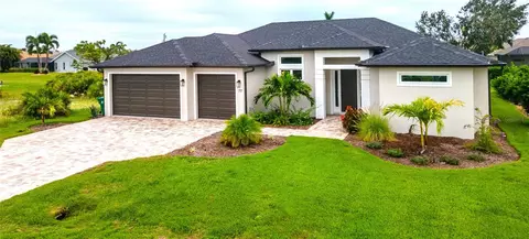 77 Pine Valley Ln, Rotonda West, FL 33947