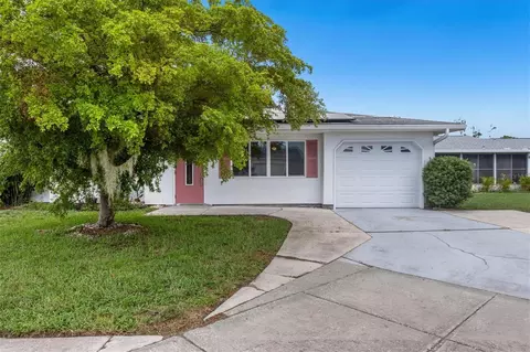 8121 Pickwick Rd, North Port, FL 34287