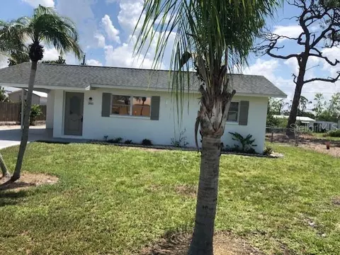 2811 9th St, Englewood, FL 34224