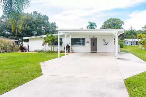 1750 Winstan Ave, Englewood, FL 34223