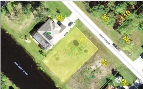 40 Pine Valley Ln, Rotonda West, FL 33947