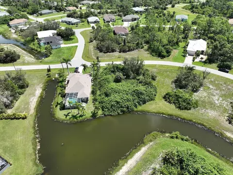 141 Apollo Dr, Rotonda West, FL 33947