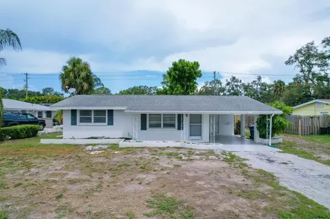310 Sunset Beach Dr, Venice, FL 34293