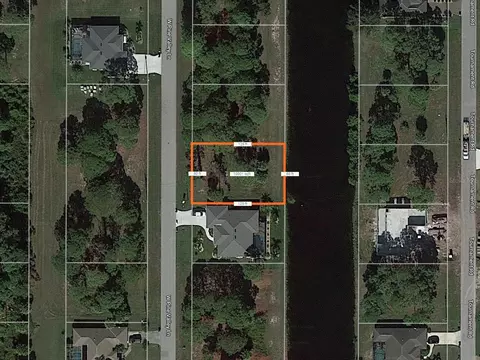 282 W Pine Valley Ln, Rotonda West, FL 33947