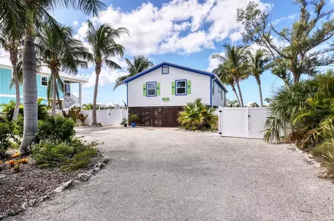 221 Bocilla Dr, Placida, FL 33946